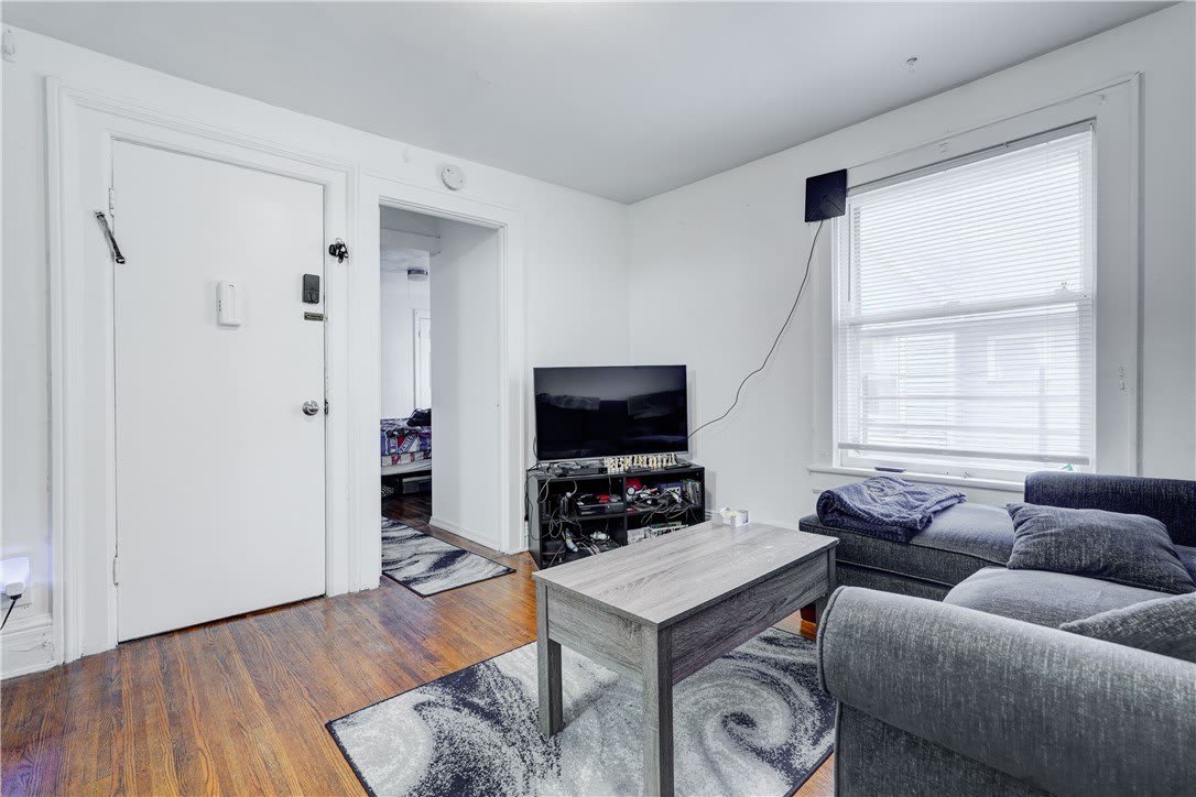 8 Rowley Street – photo 5