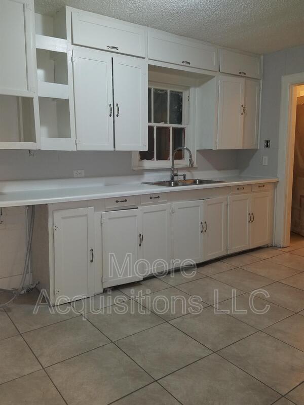 221 Leonard Dr – photo 2