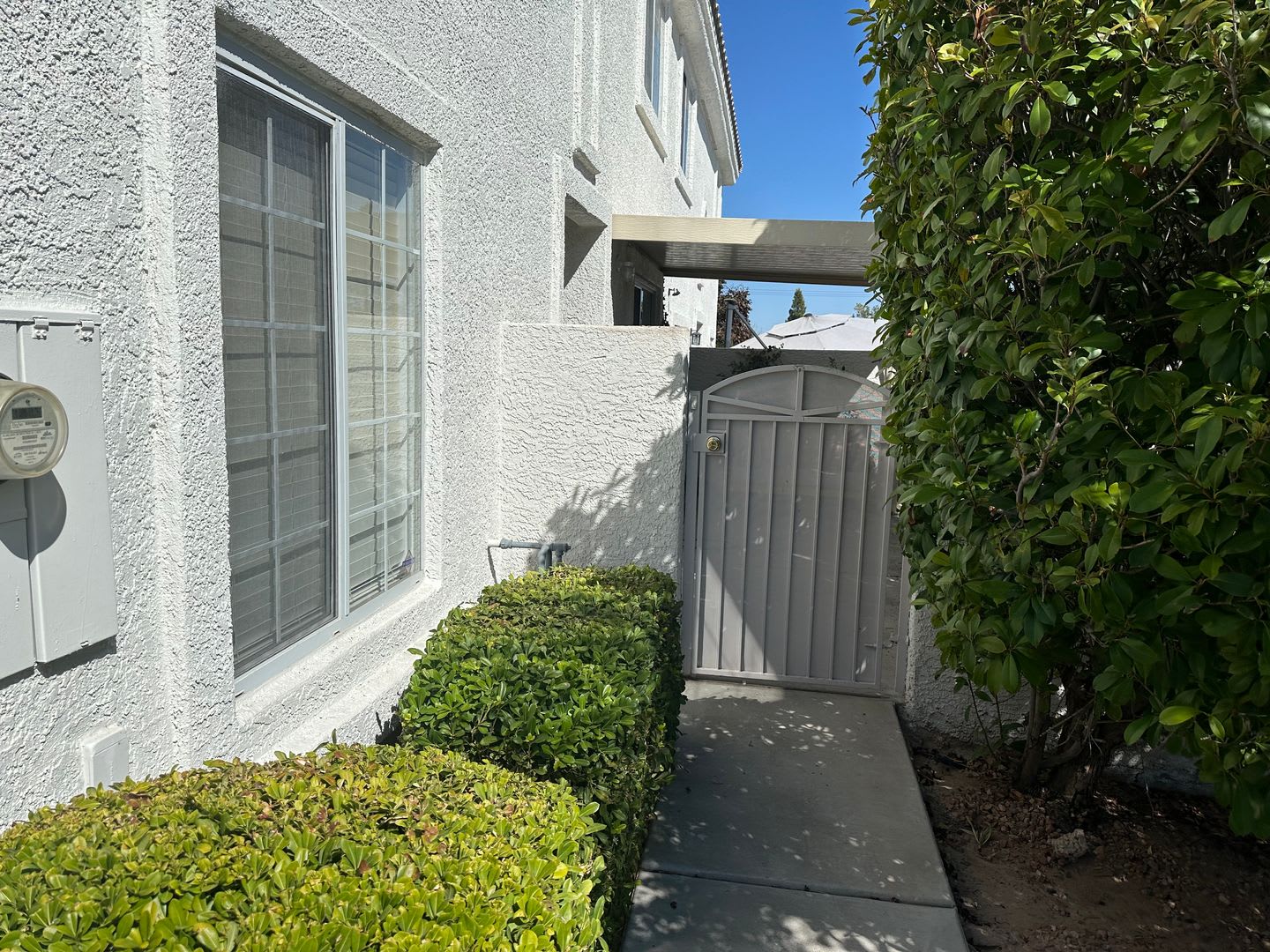 Henderson!! 3 Bedrooms!! 2 Car Garage!! Community Pool!! Spa!! Clubhouse!! Fitness Center – photo 4