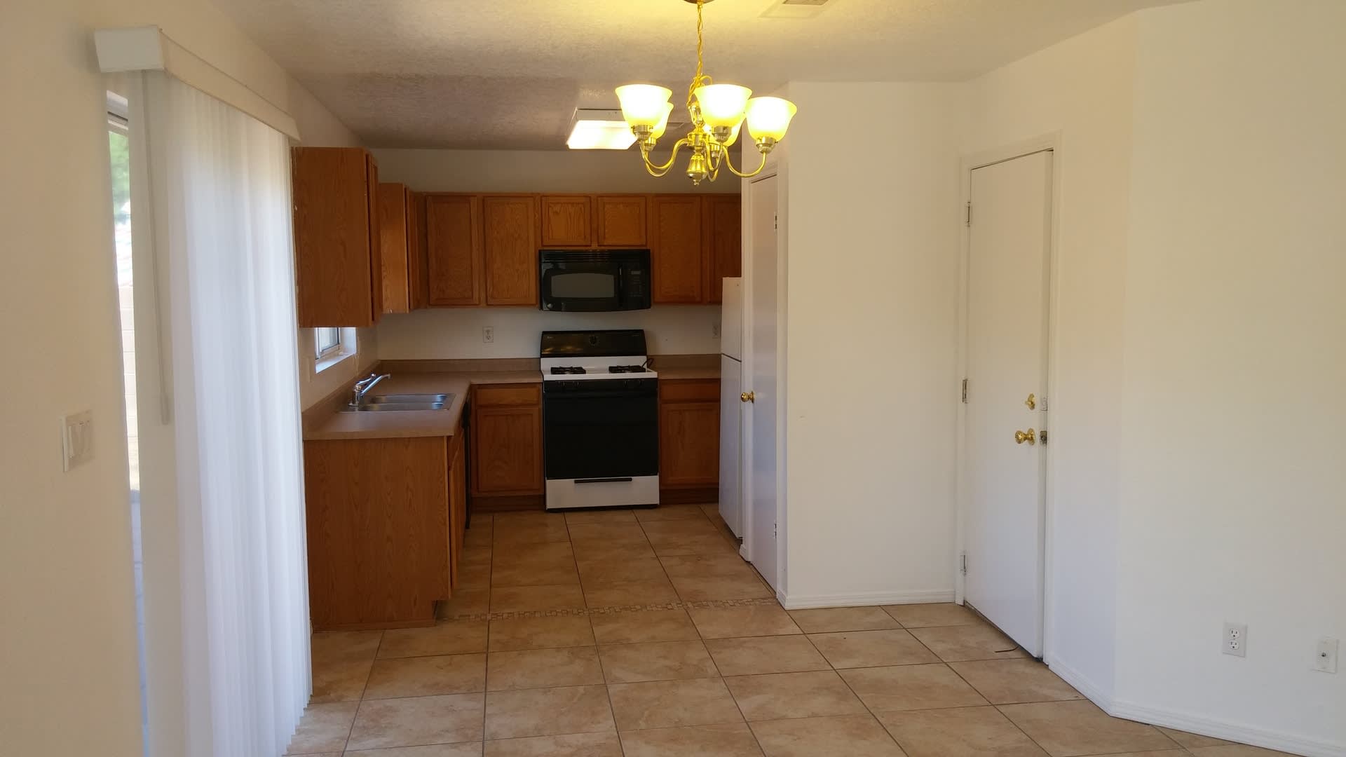 Great 3BR/2.5 Bath 1350 sqft Home in NE heights COMING SOON – photo 4