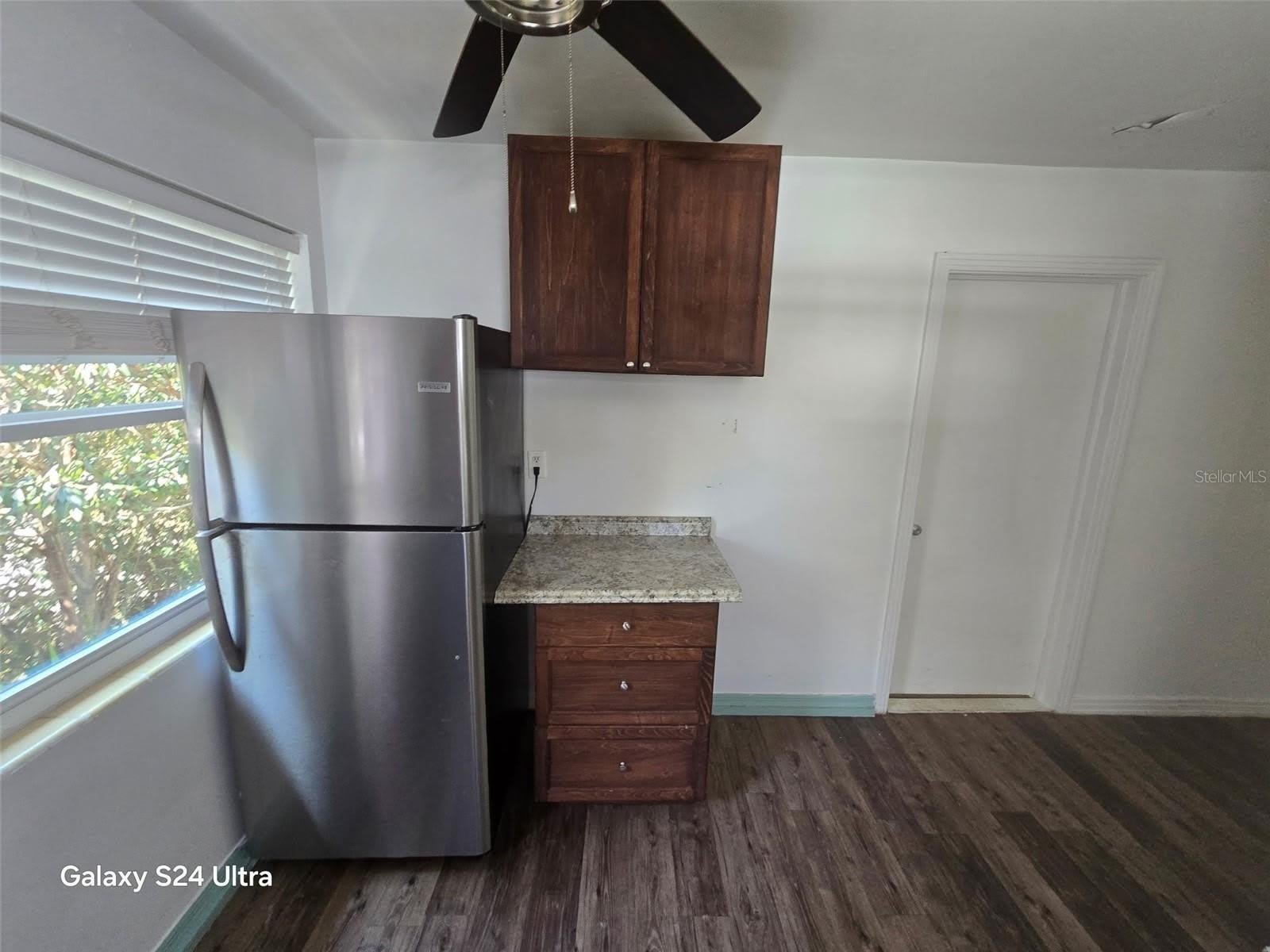 7306 EARLWOOD Avenue – photo 5