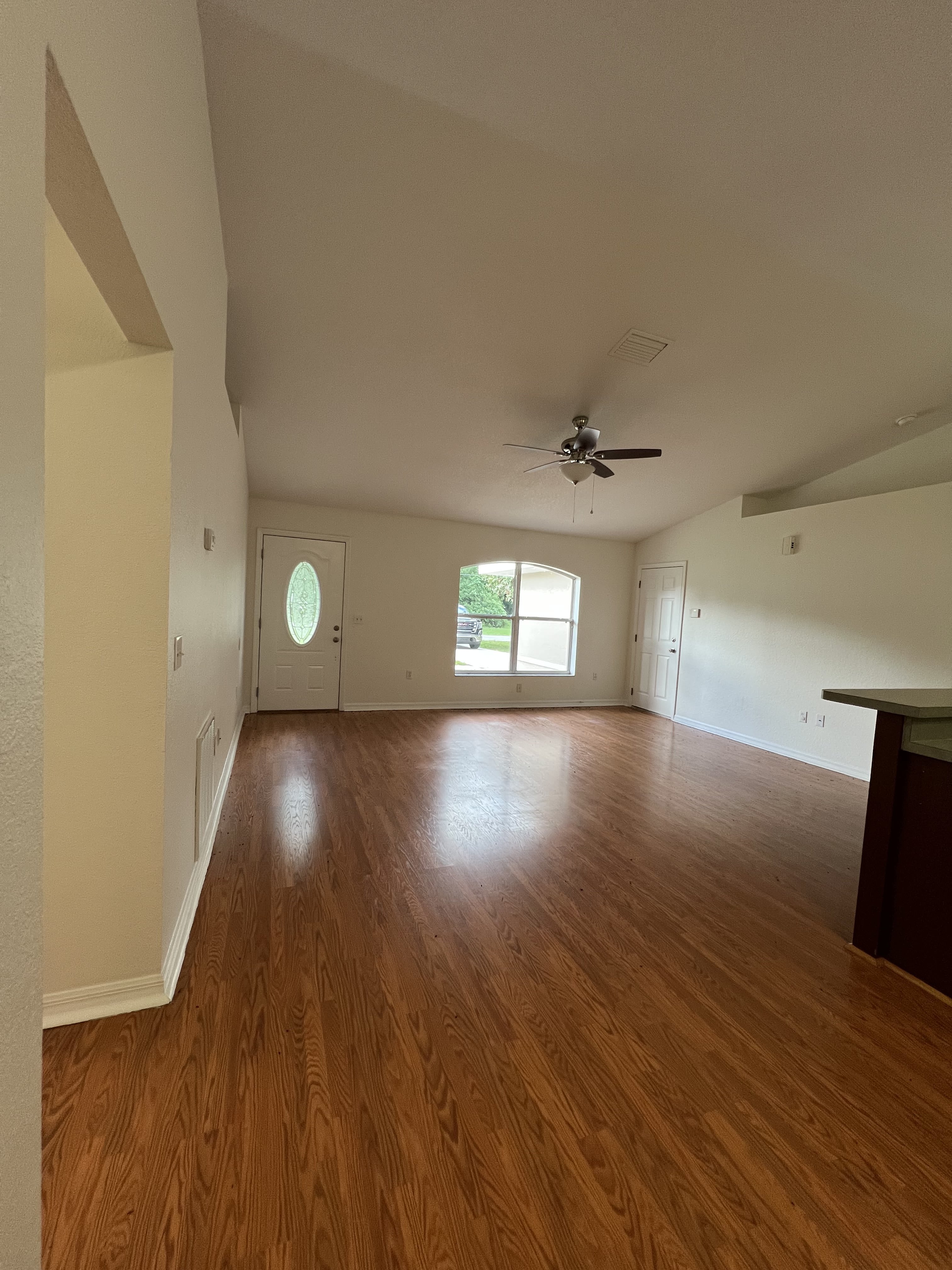 212 E Vermont Ave – photo 4