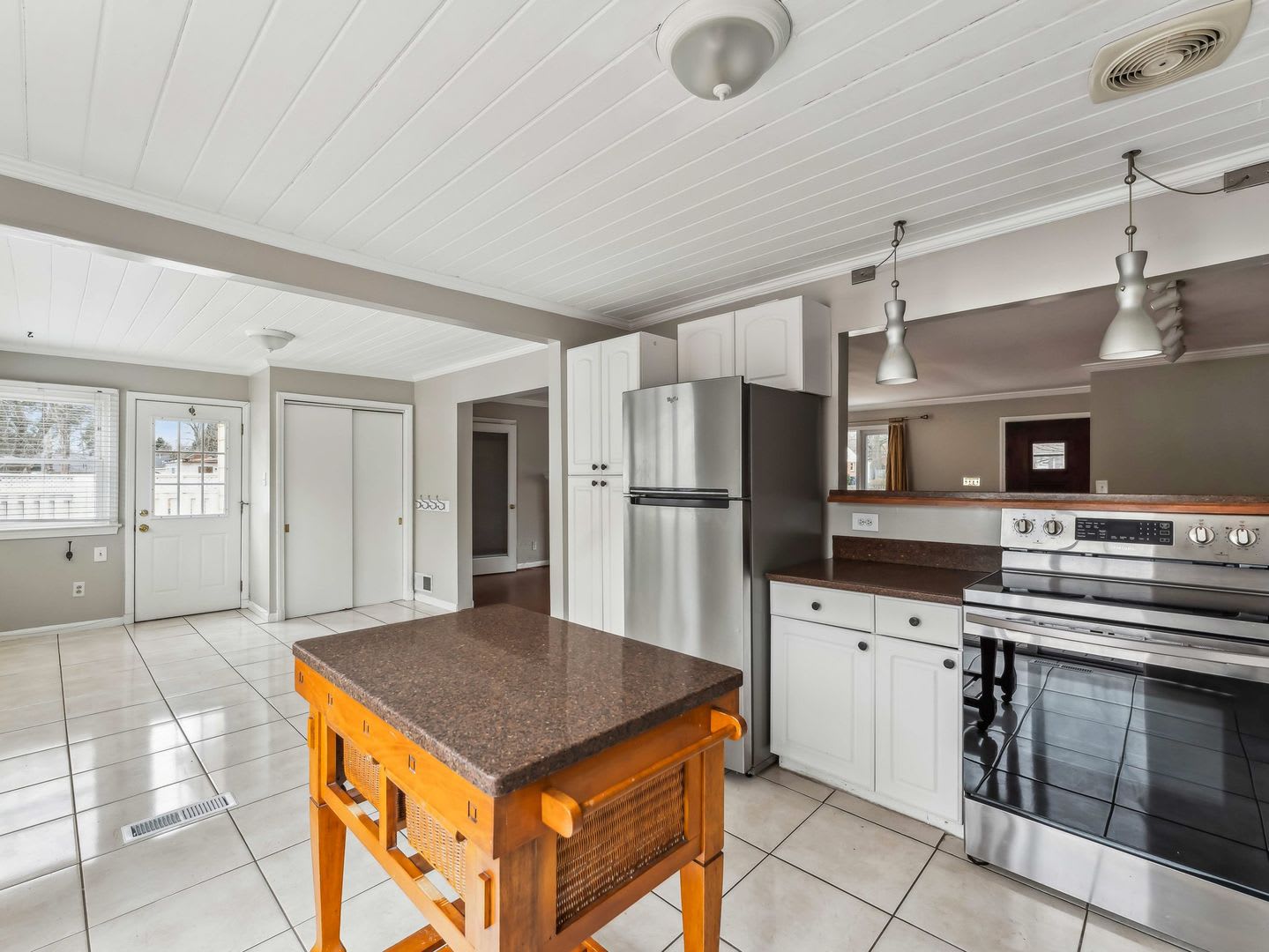Easy one level living on a 1/3 acre corner lot! – photo 2