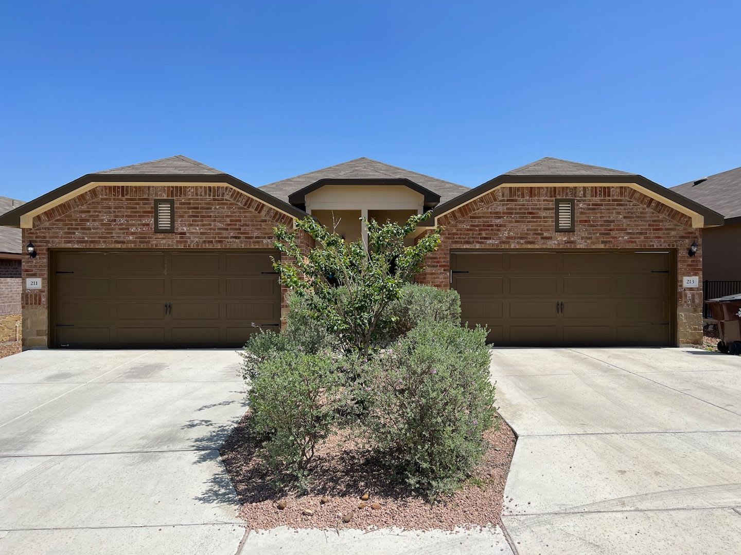 Beautiful Luxury Duplex in NBTX! – photo 2