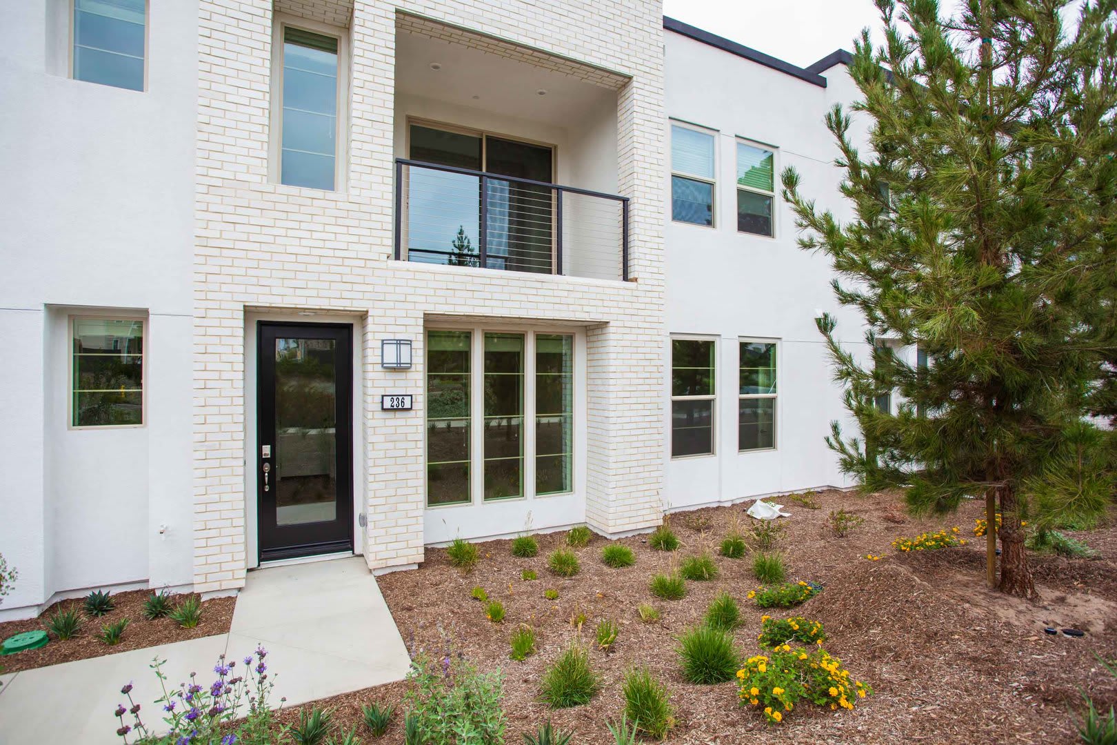 The Royal Lifestyle You Need in Windchime Community 2 BD/2.5 BA – photo 2