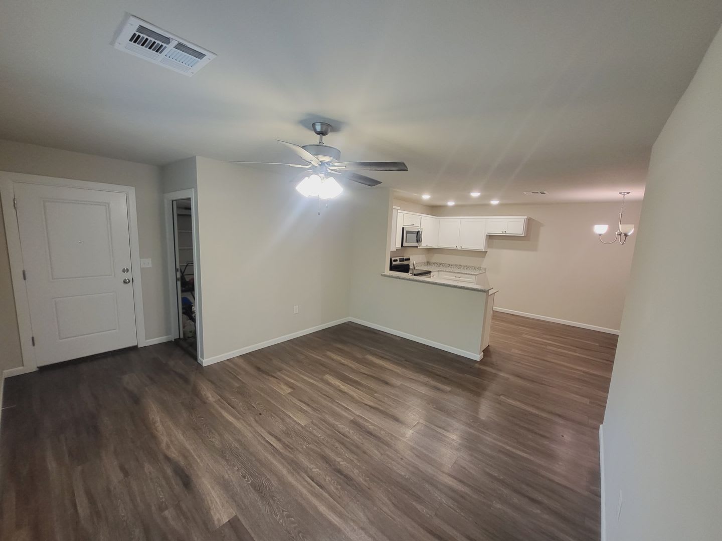 3 Bed 2 Bath 2 Car Garage Wagoner – photo 2