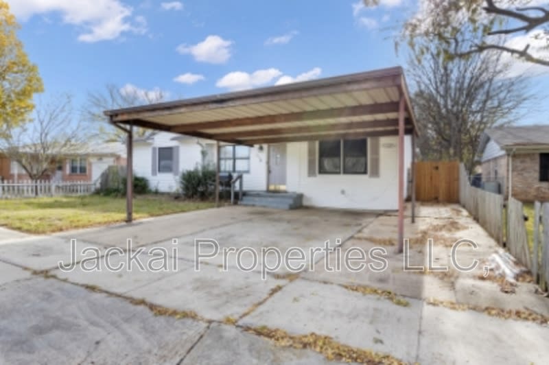 814 East Centennial Street – photo 3