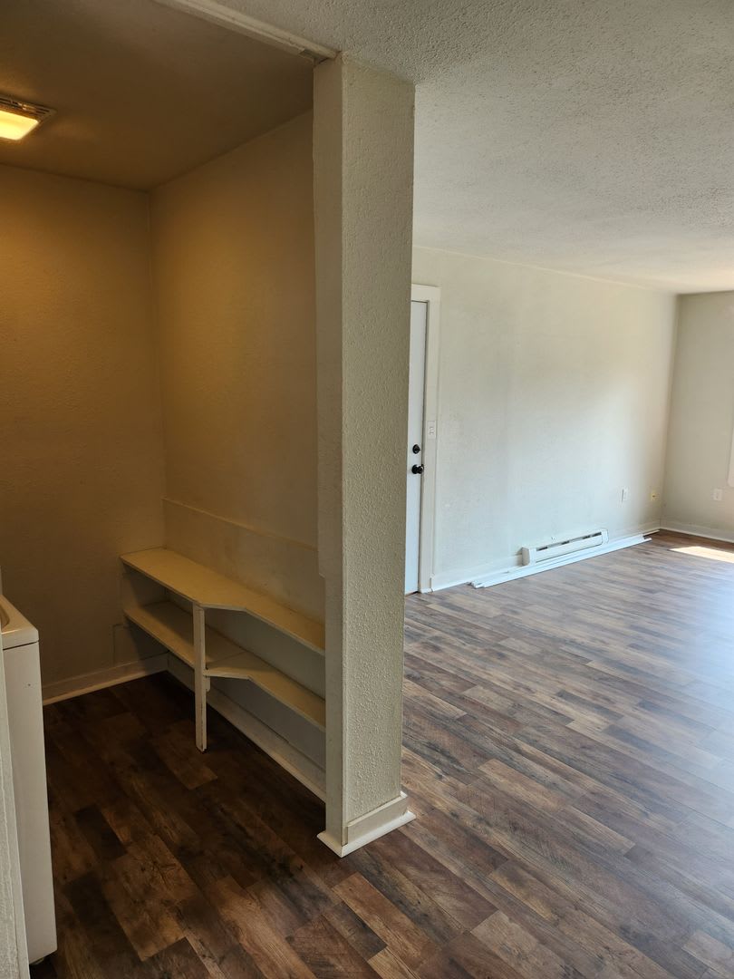 Sheridan Park/ East Bremerton 1 bed 1 bath duplex cottage – photo 3