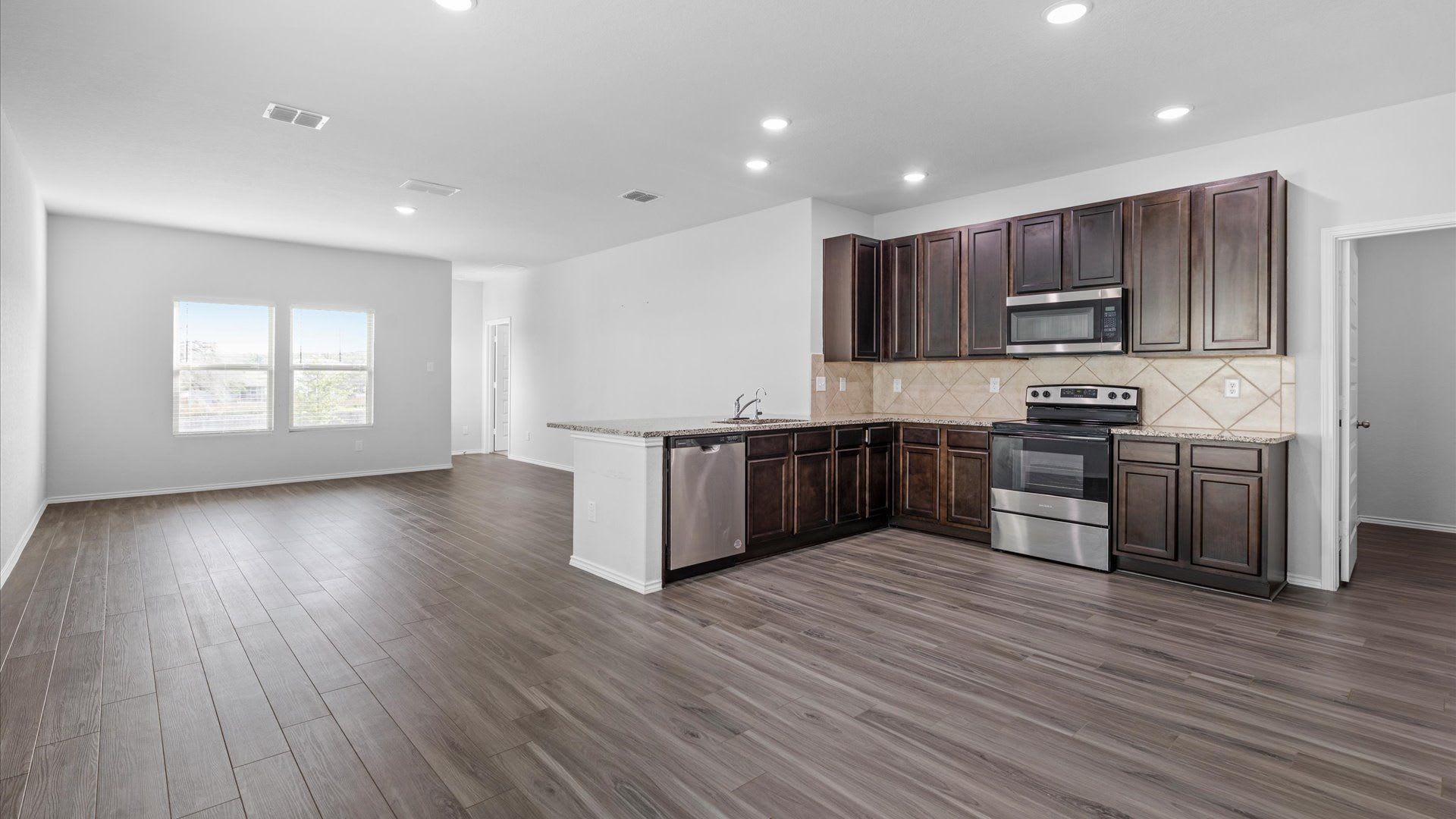 Move In Ready 4 Bedroom Home – photo 3