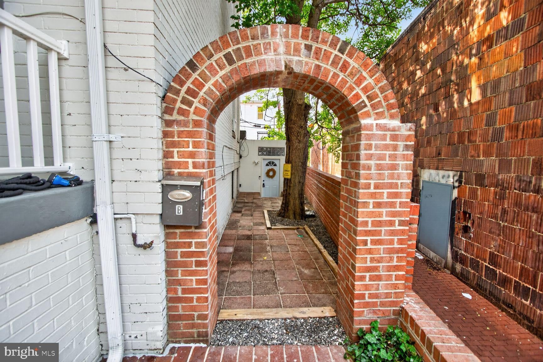 768 QUEBEC Place NW – photo 2