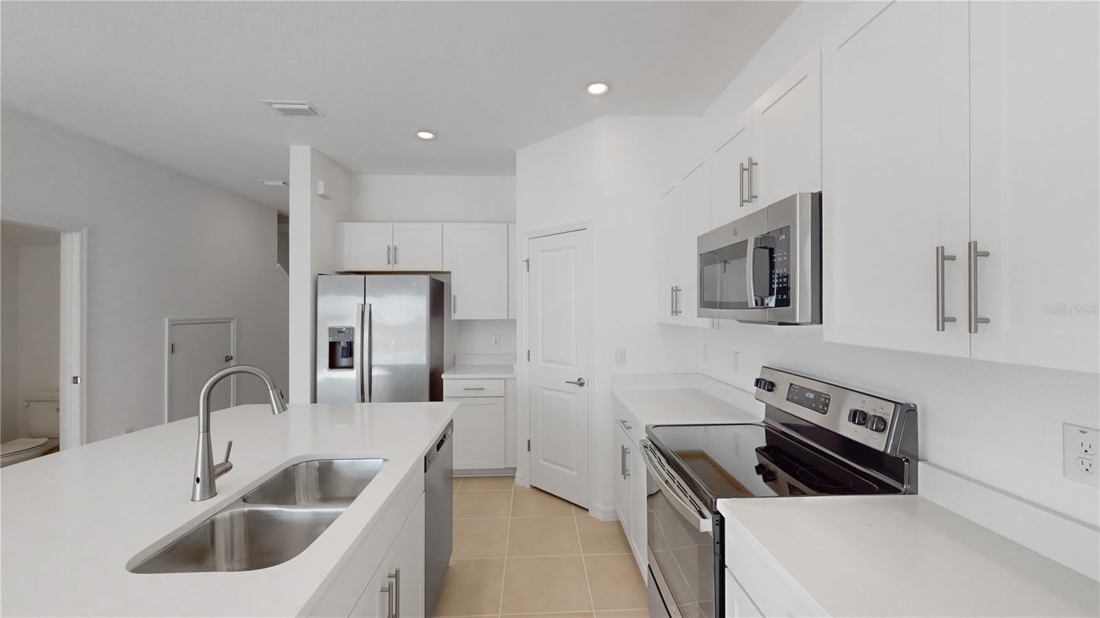 2415 PARAVANE Way – photo 3