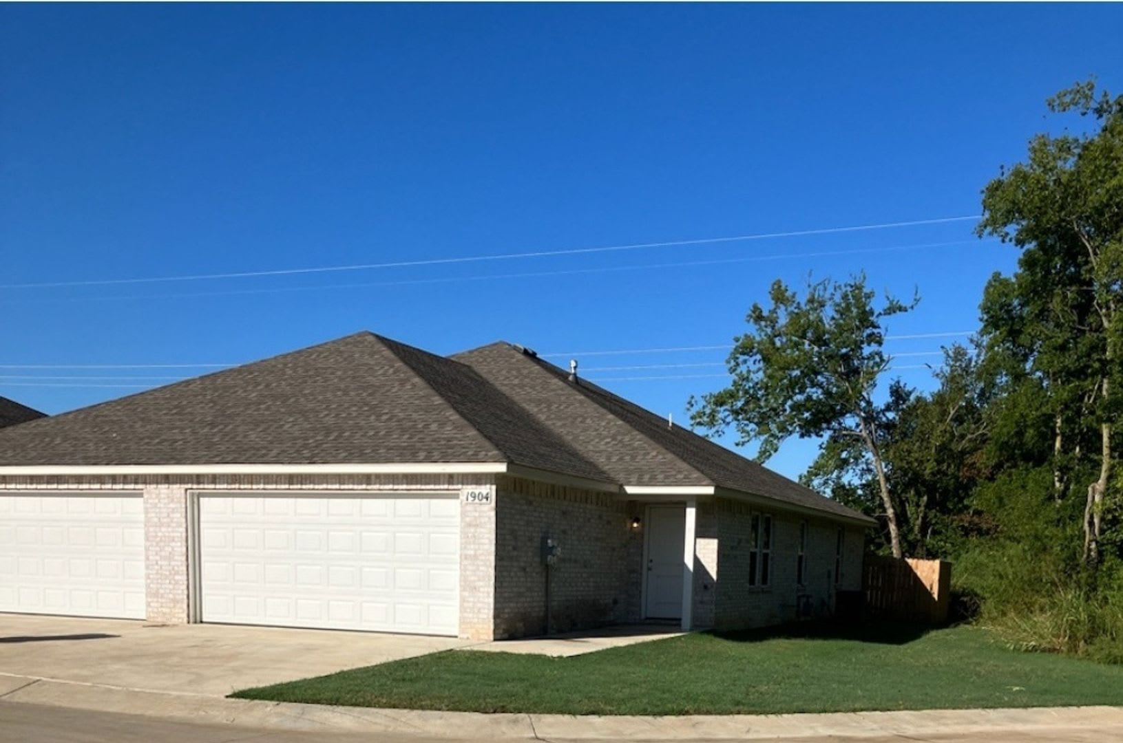 3 Bed 2 Bath 2 Car Garage Wagoner – photo 1