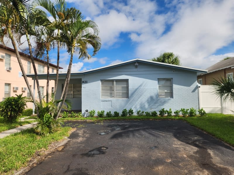921 8th Street – photo 1