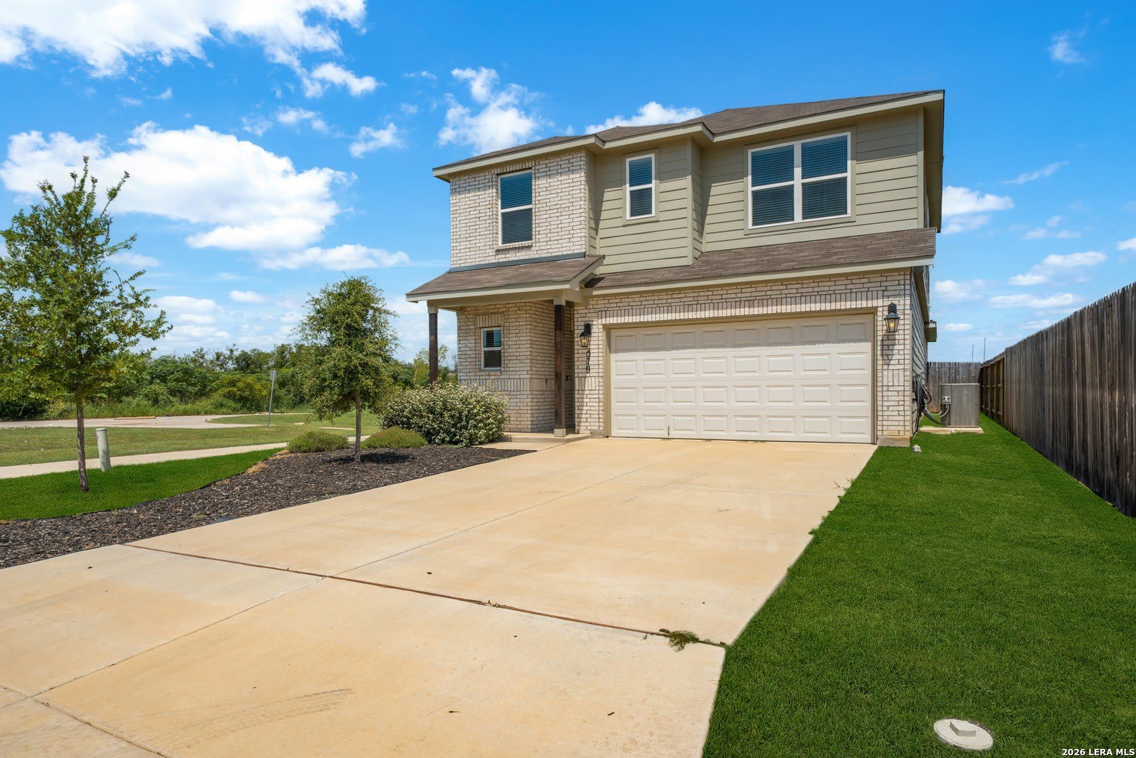 579 Jennifer Way – photo 2
