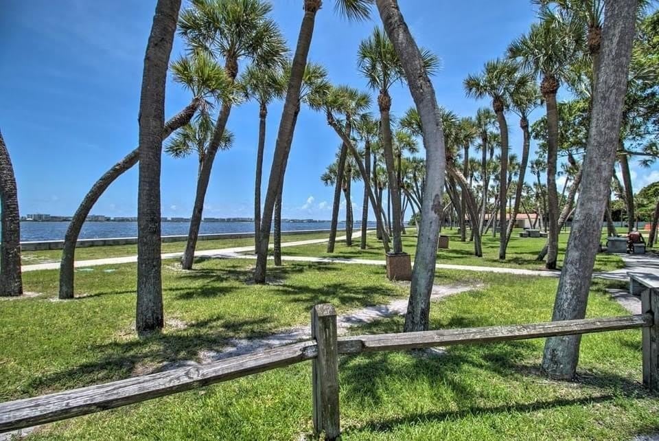 407 S Lakeside Drive – photo 2