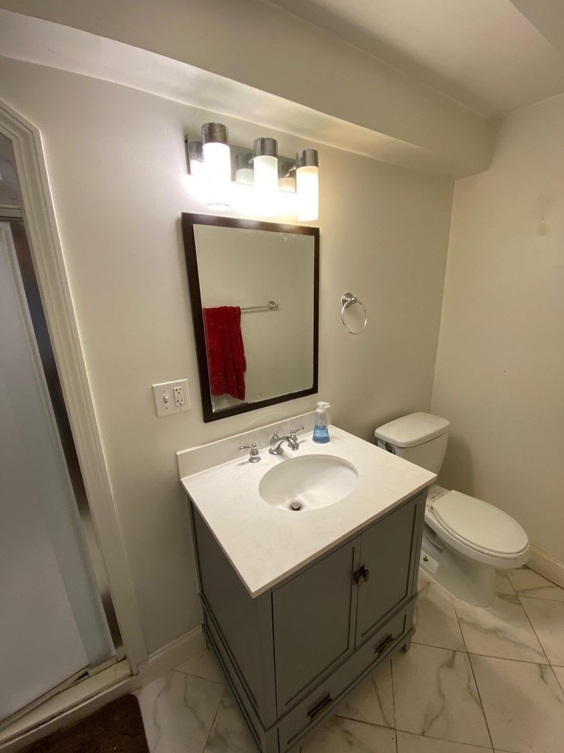 Perfect Apt for BU students! Laundry in Unit! 4 Bathrooms! Modern and Spacious – photo 4