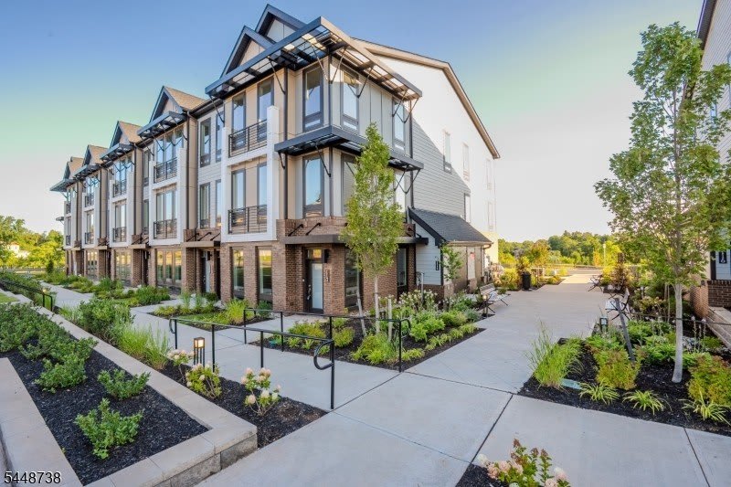 112 Village Dr – photo 3