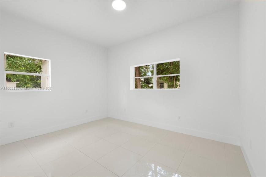 15104 N Miami Ave – photo 2