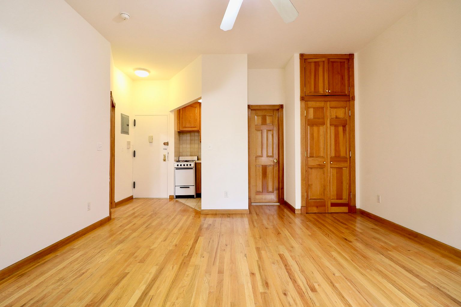 338 W 77th St Apt 5B – photo 1
