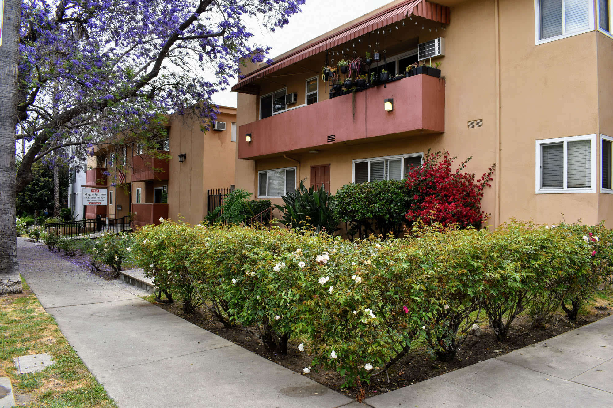 7140 DeLongpre Apartments – photo 1