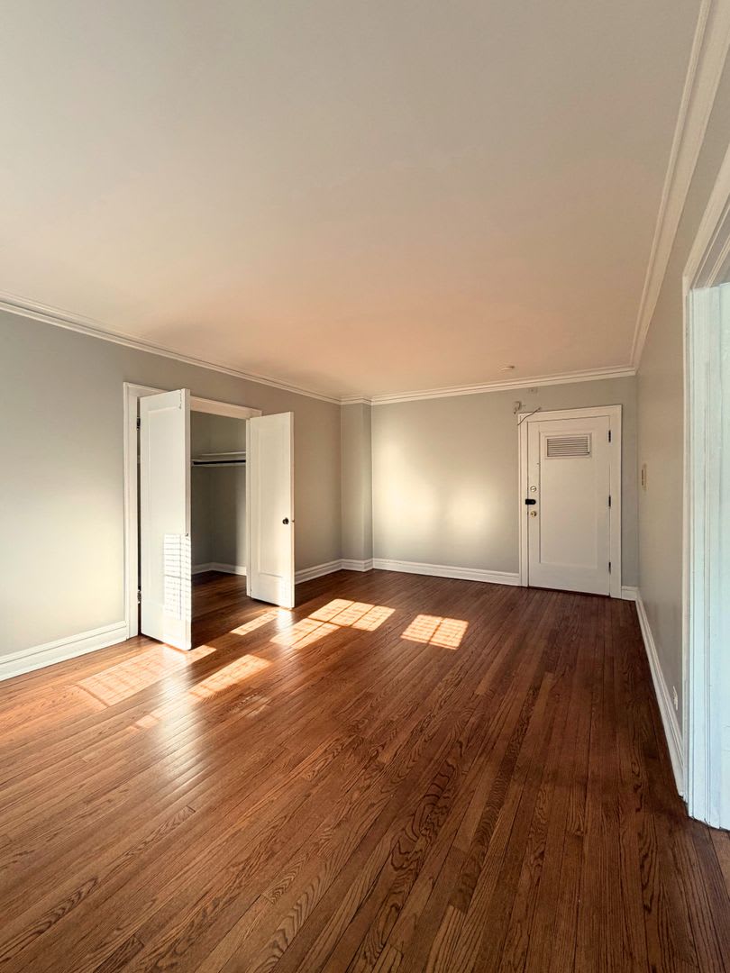 Edgewater Studio with Heat & Cooking Gas Included ~ No Security Deposit ~ Cat Friendly! – photo 5