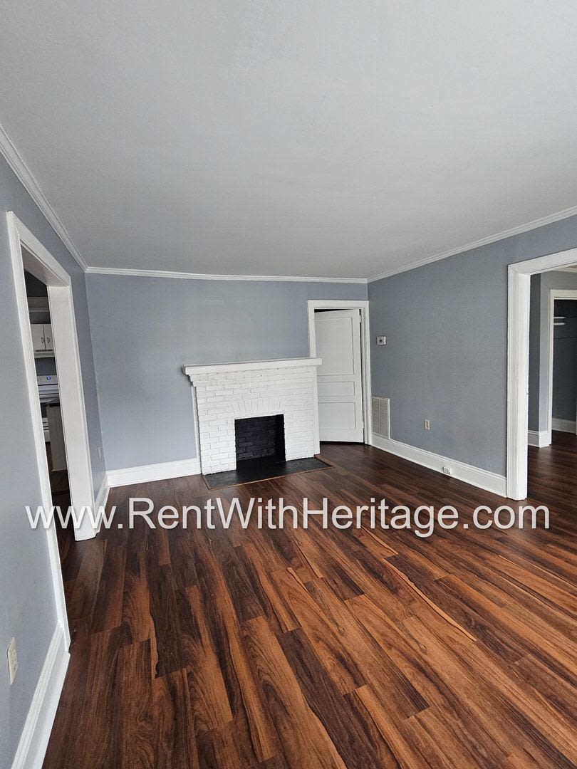 Gorgeous Historical Apartment Home Totally Upgraded Interior Close To Everything – photo 4