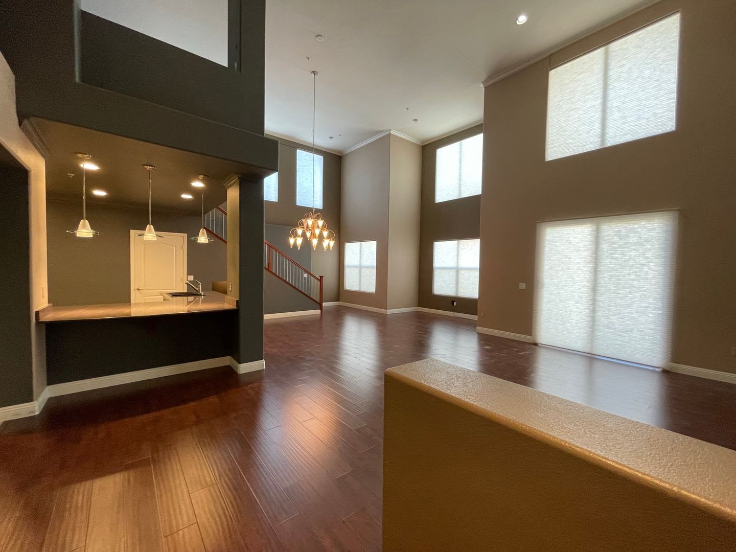 Coming Soon-Gorgeous & Spacious Loft Style 1 Bedroom Unit in Guard Gated Manhattan Condos! – photo 4
