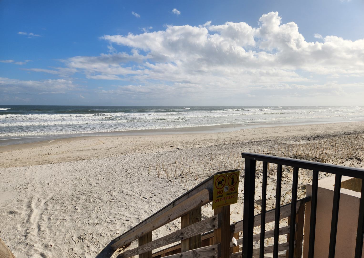 Beachside living spacious 3 bedroom 2.5 bathroom townhome – photo 1