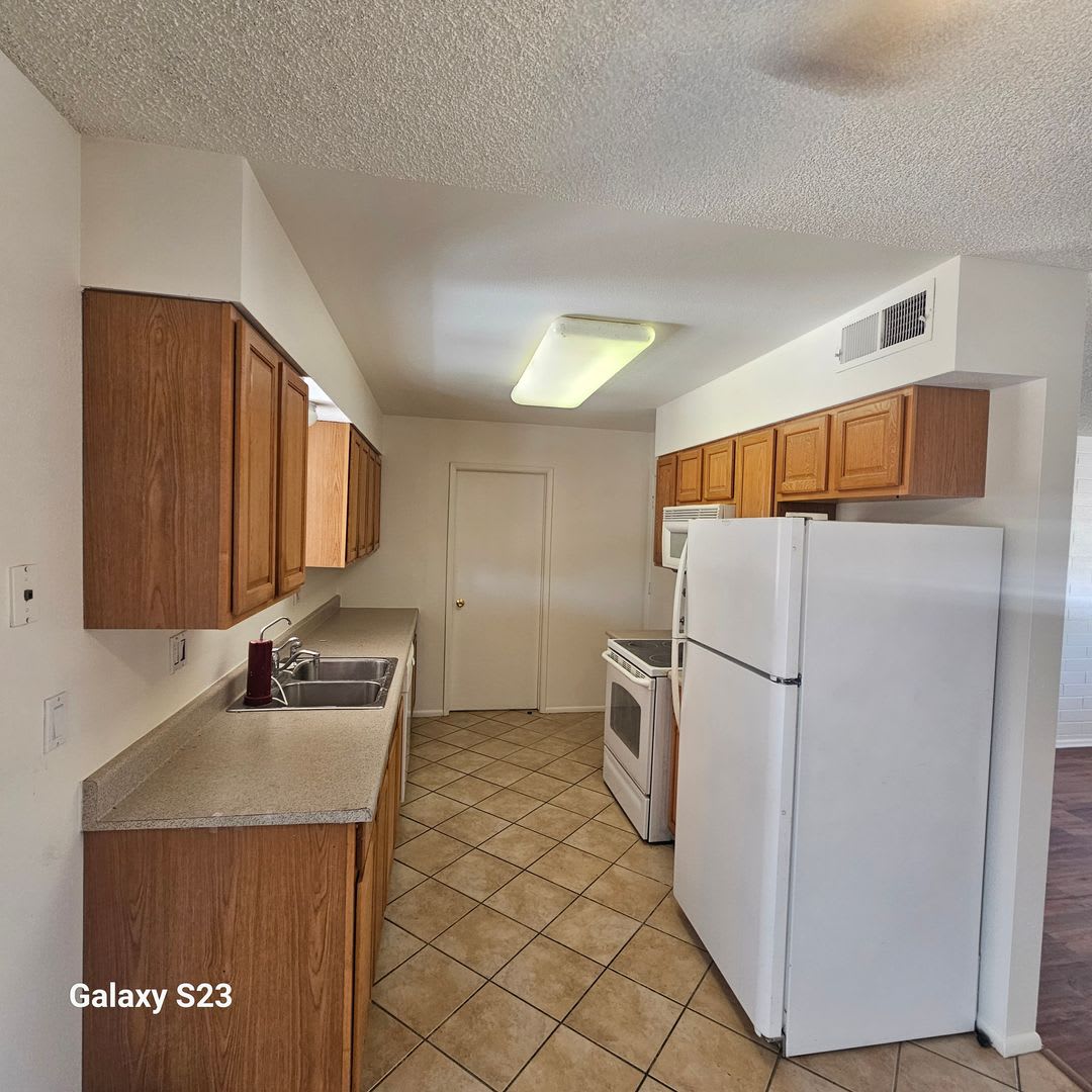 Back on the Market! -Sun City House 2 Bedroom 2 Bath – photo 5