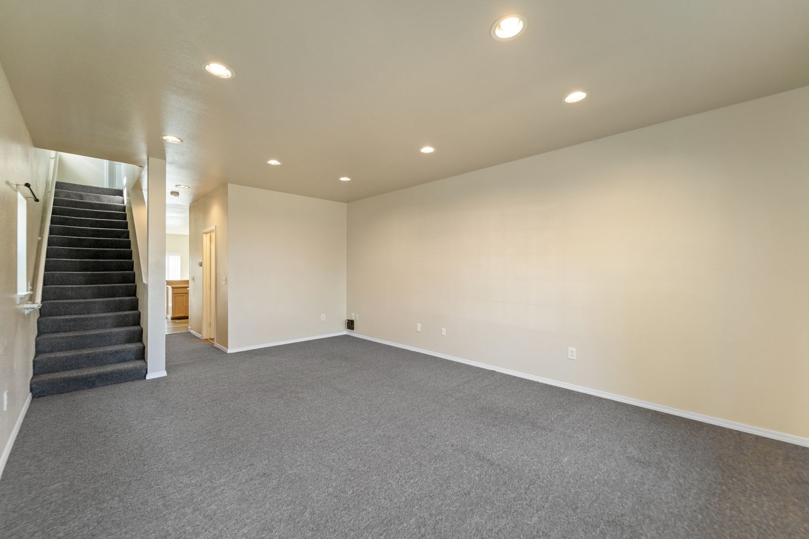 COMING SOON! Spacious 3 Bedroom / 2.5 Bathroom Single Family Home in Tacoma! – photo 4