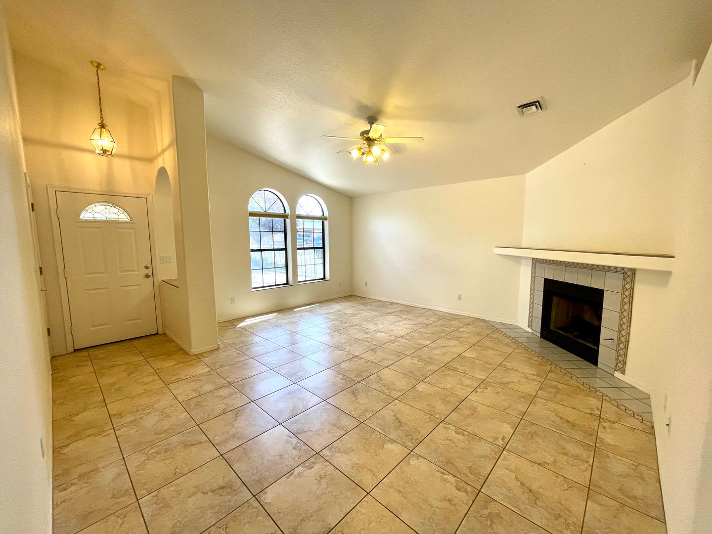 Cute 3 Bedroom Home In Center Of Kingman Available Now – photo 5