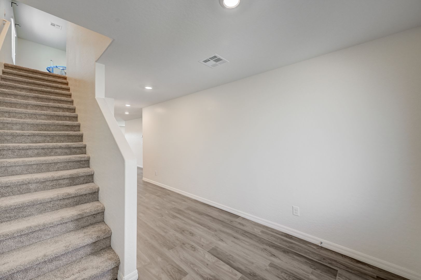 Upgraded 5 bedroom home in Cul-De-Sac!! – photo 4