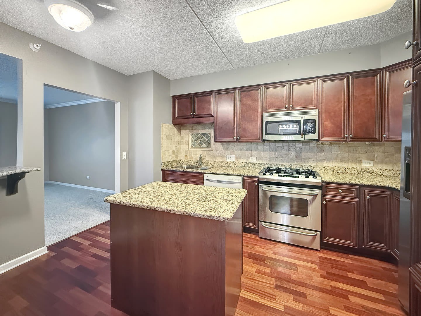 701 W Rand Road – photo 3