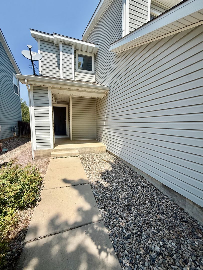3 Bedroom 2 5 Bath Townhouse W 2 Car Garage – photo 4