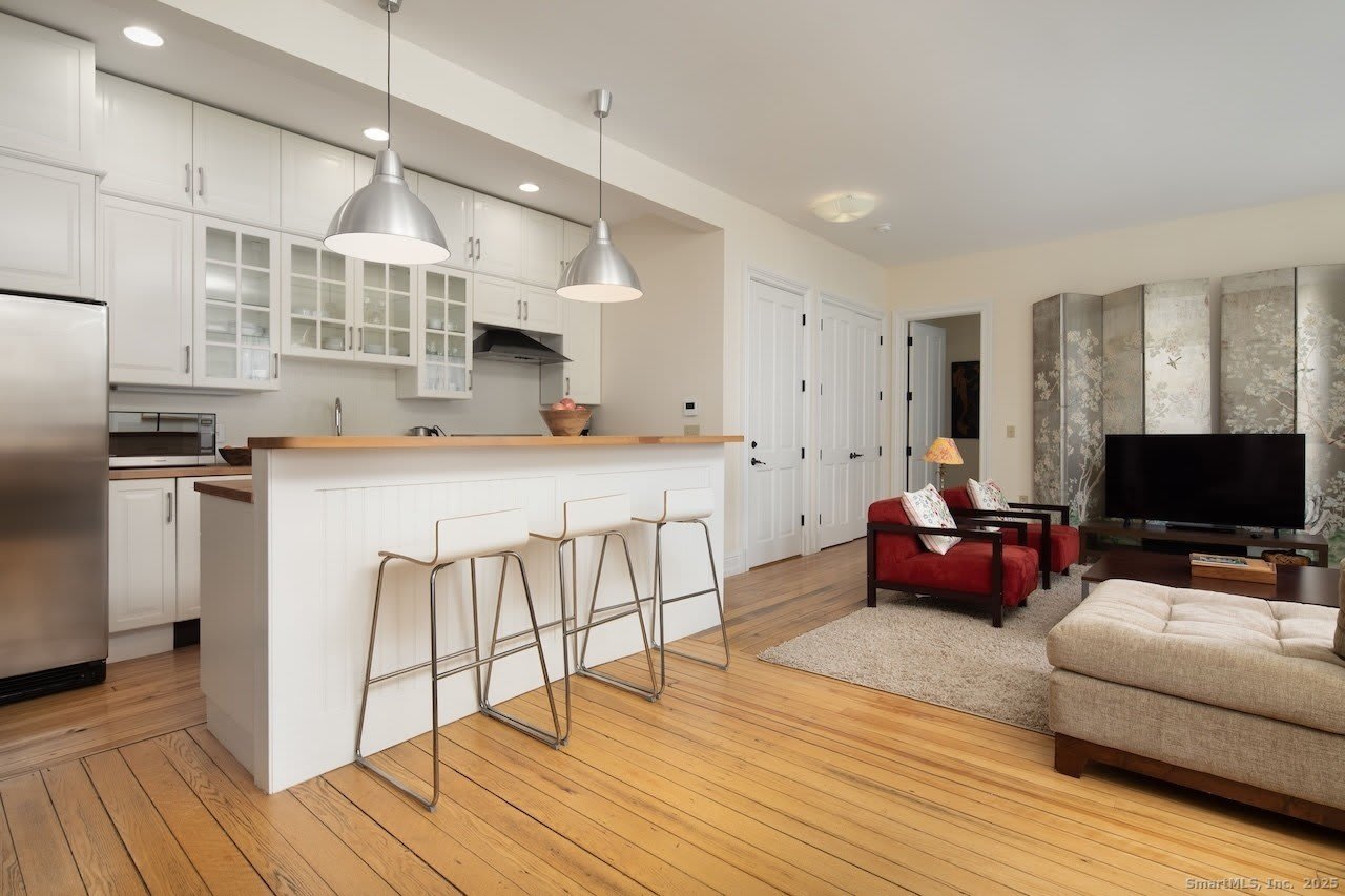 31 Sharon Road – photo 2