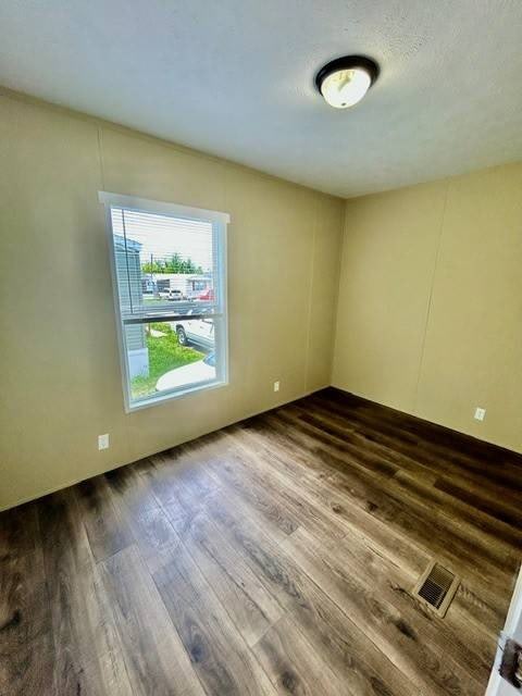8001 Hamilton Ave – photo 3