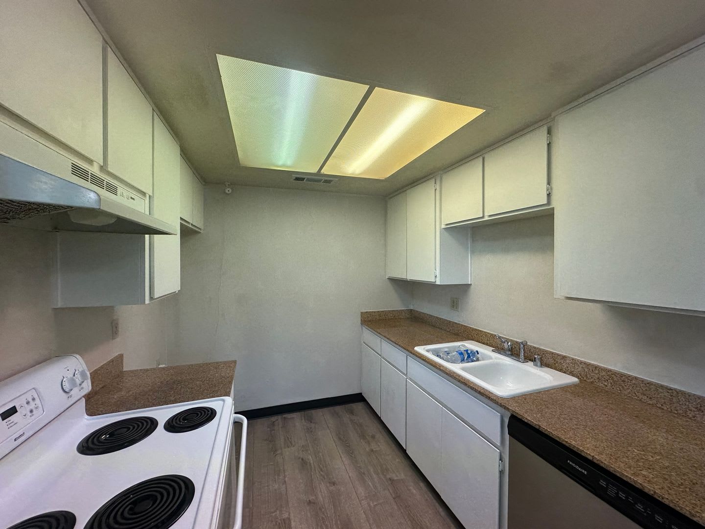 Water/Sewer/Garbage Included – photo 2