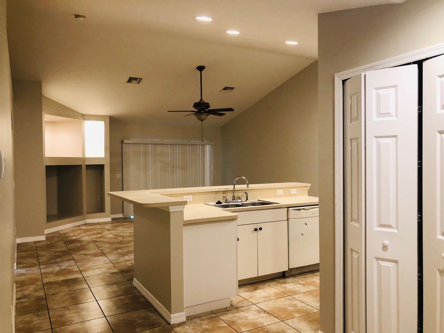 Experience this Cape Coral 3 bedroom 2 bath duplex with 1 car garage and screened in lanai. – photo 5