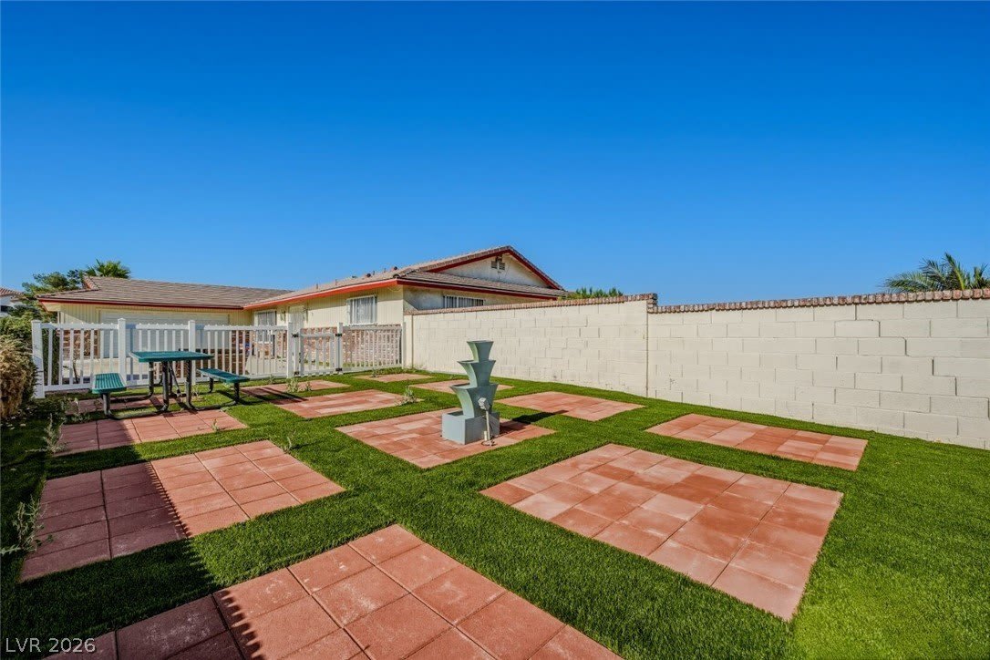 6760 W Oakey Boulevard – photo 4
