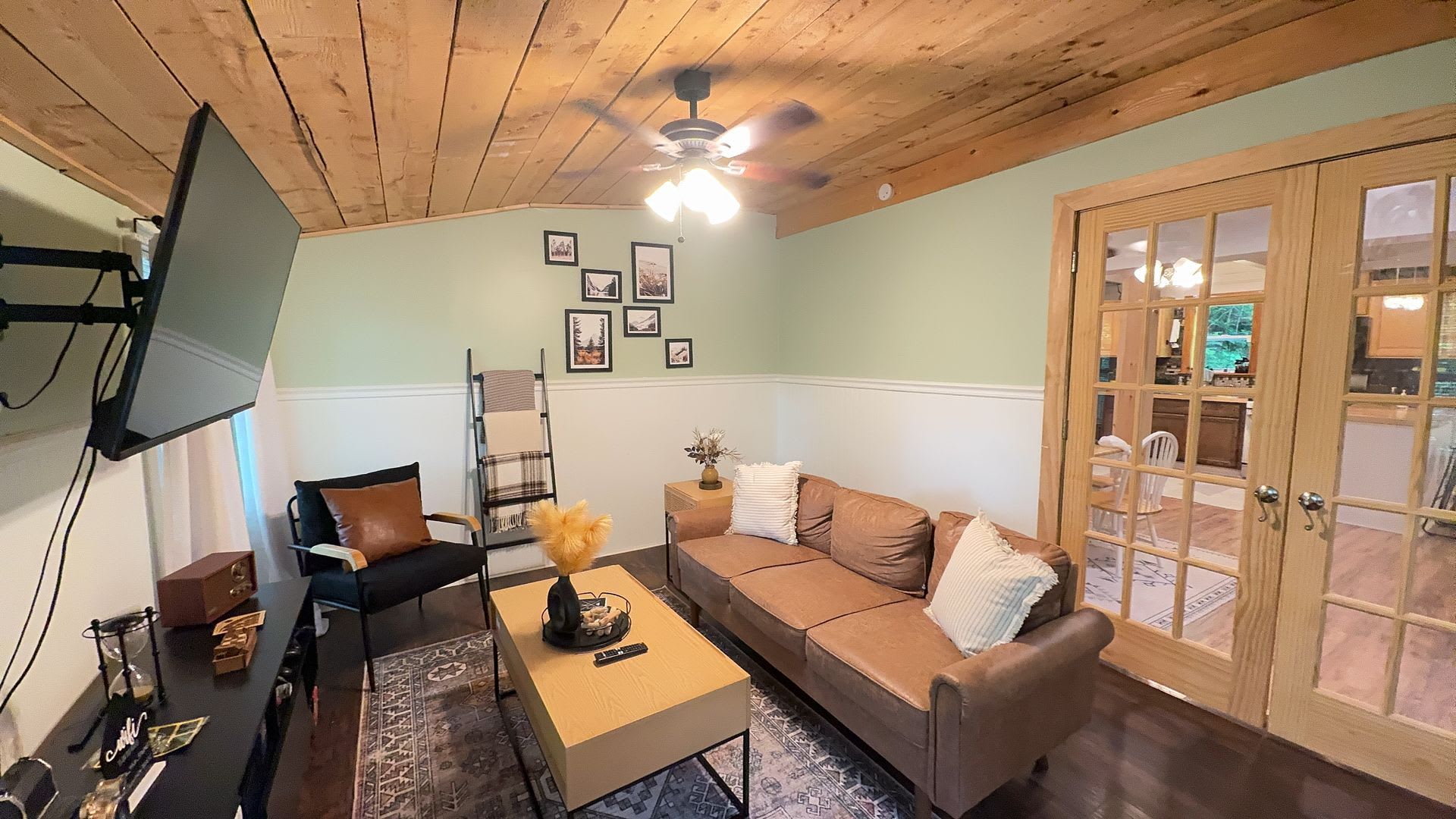 Beautiful Furnished Home with Cozy Rustic Finishes – photo 4