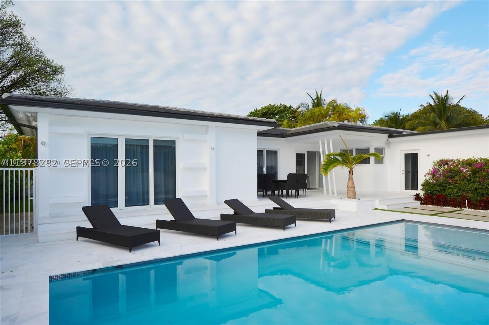 880 N Venetian Dr – photo 2