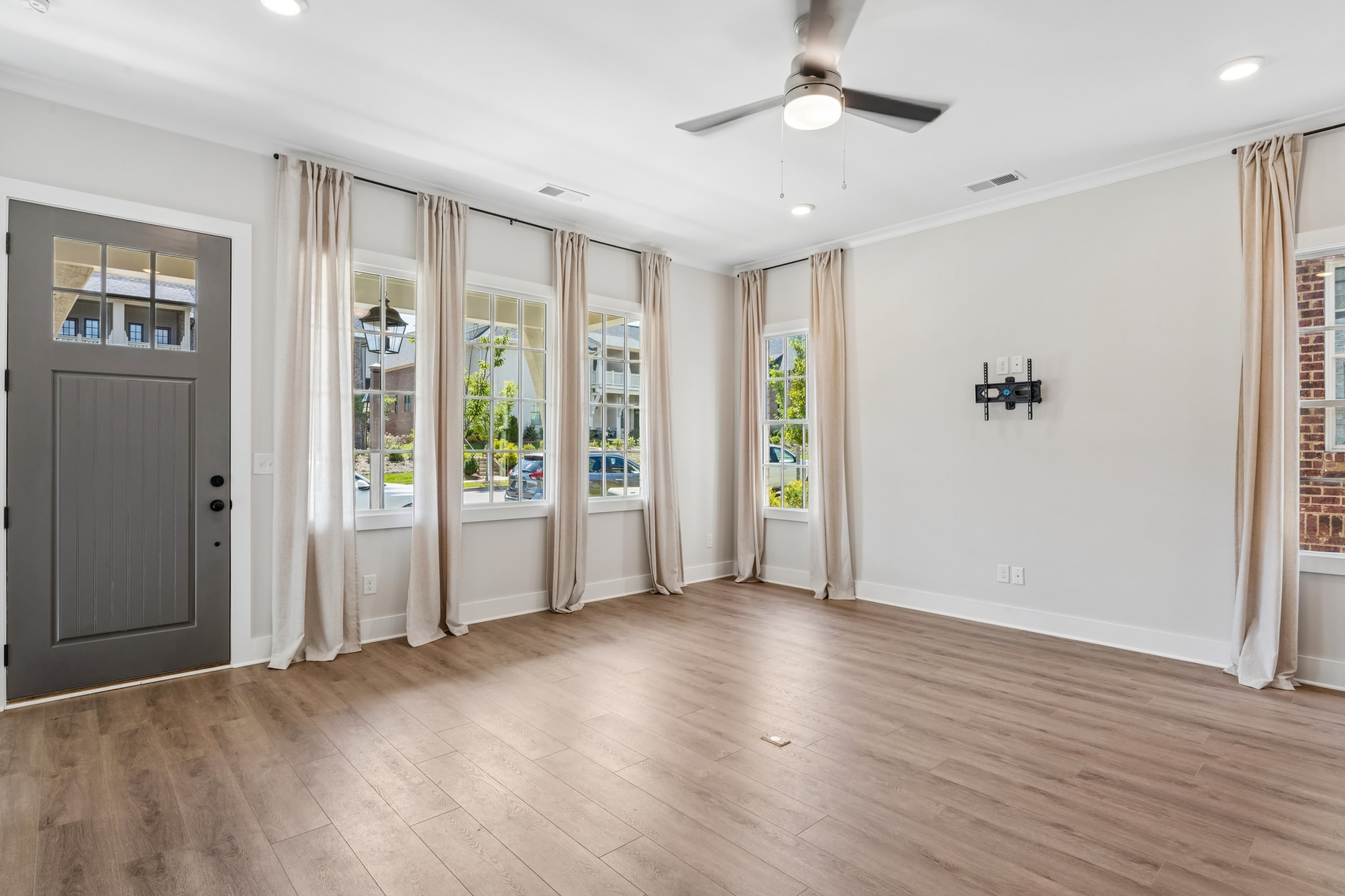 4780 Silas Ave – photo 3