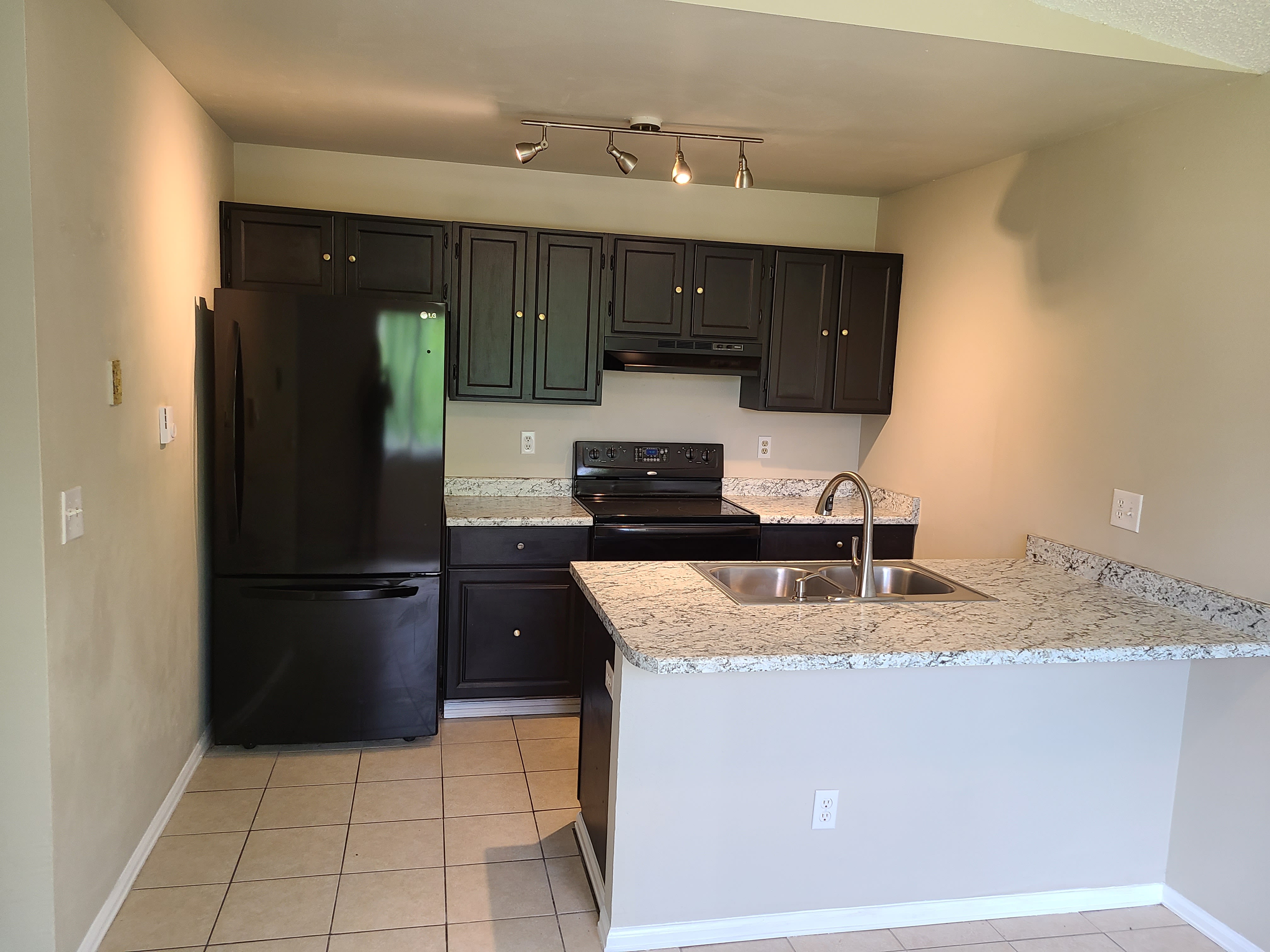 4480 Loomis Avenue – photo 1