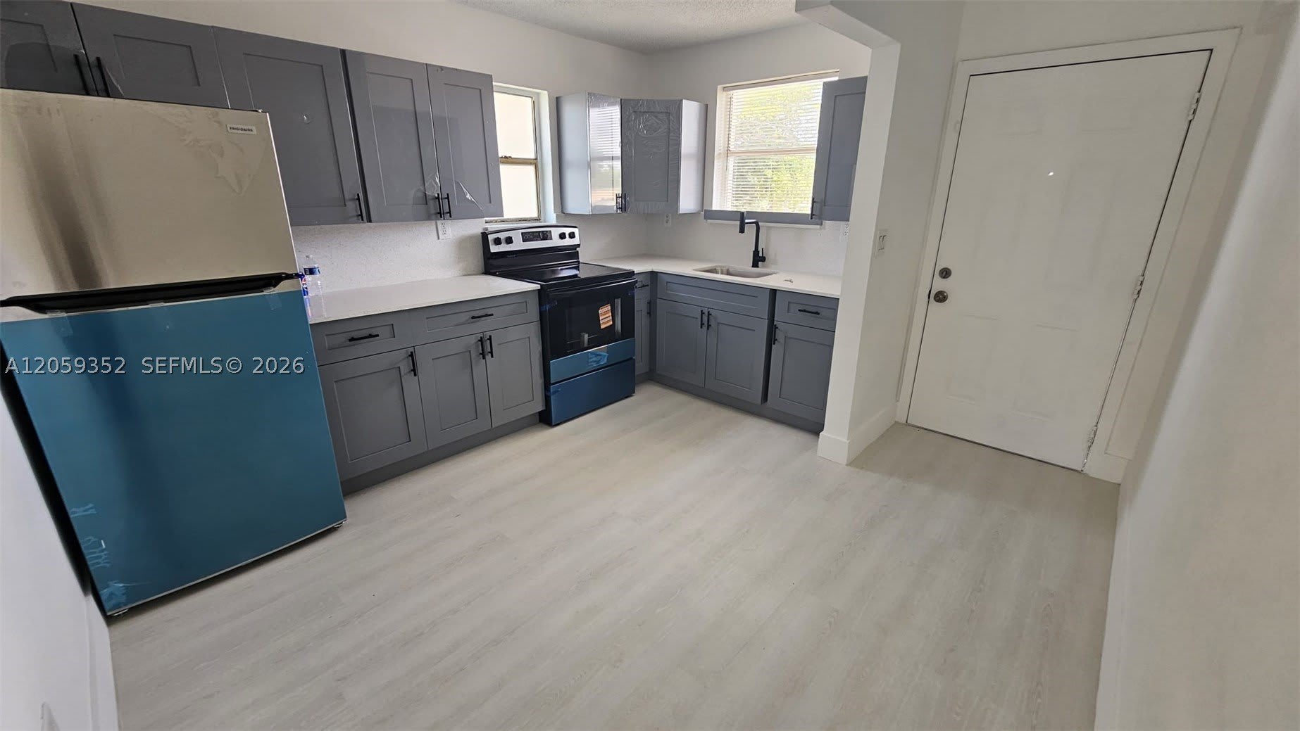1000 W 28 St – photo 2