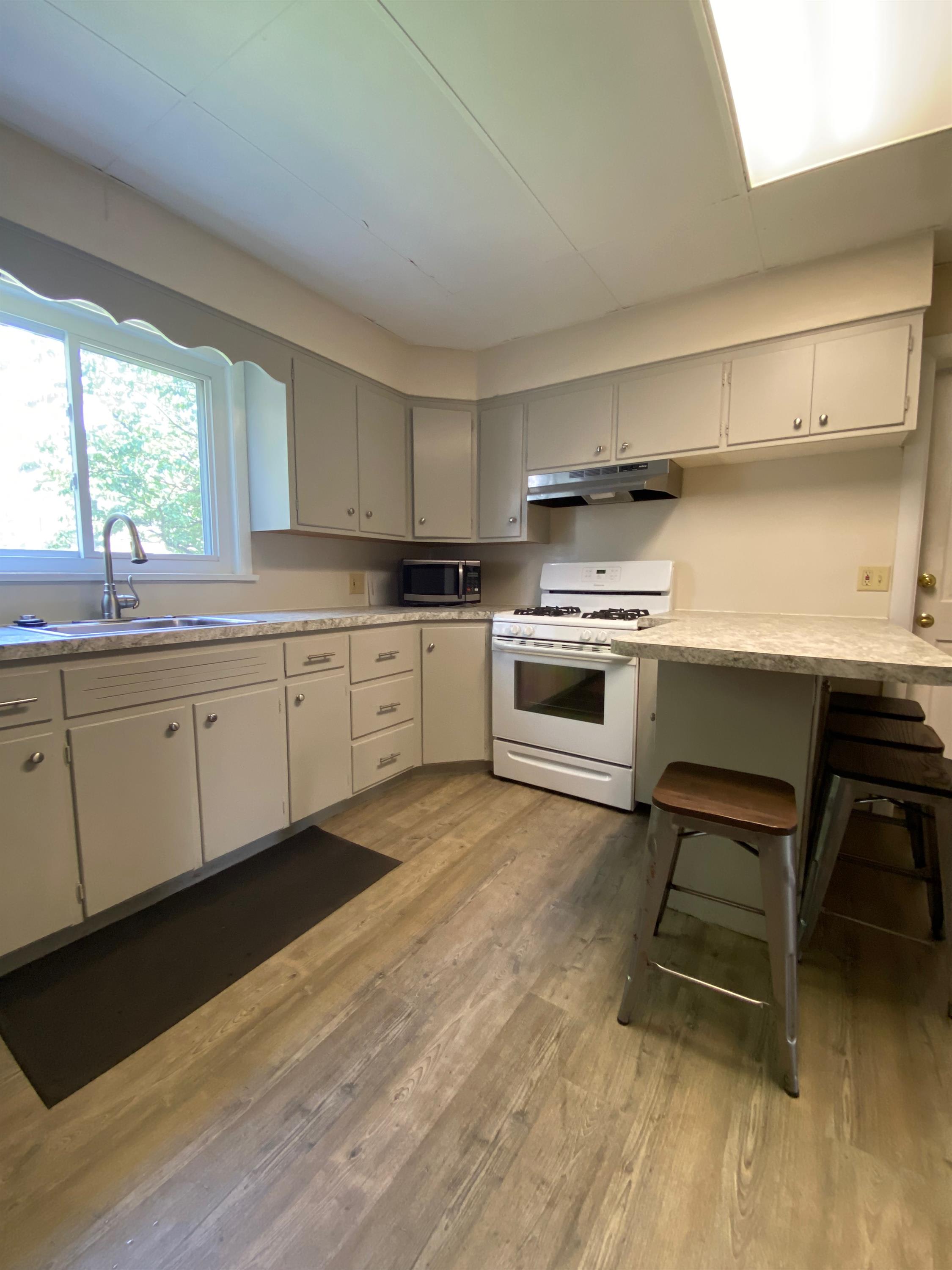 1148 Memorial Avenue – photo 5