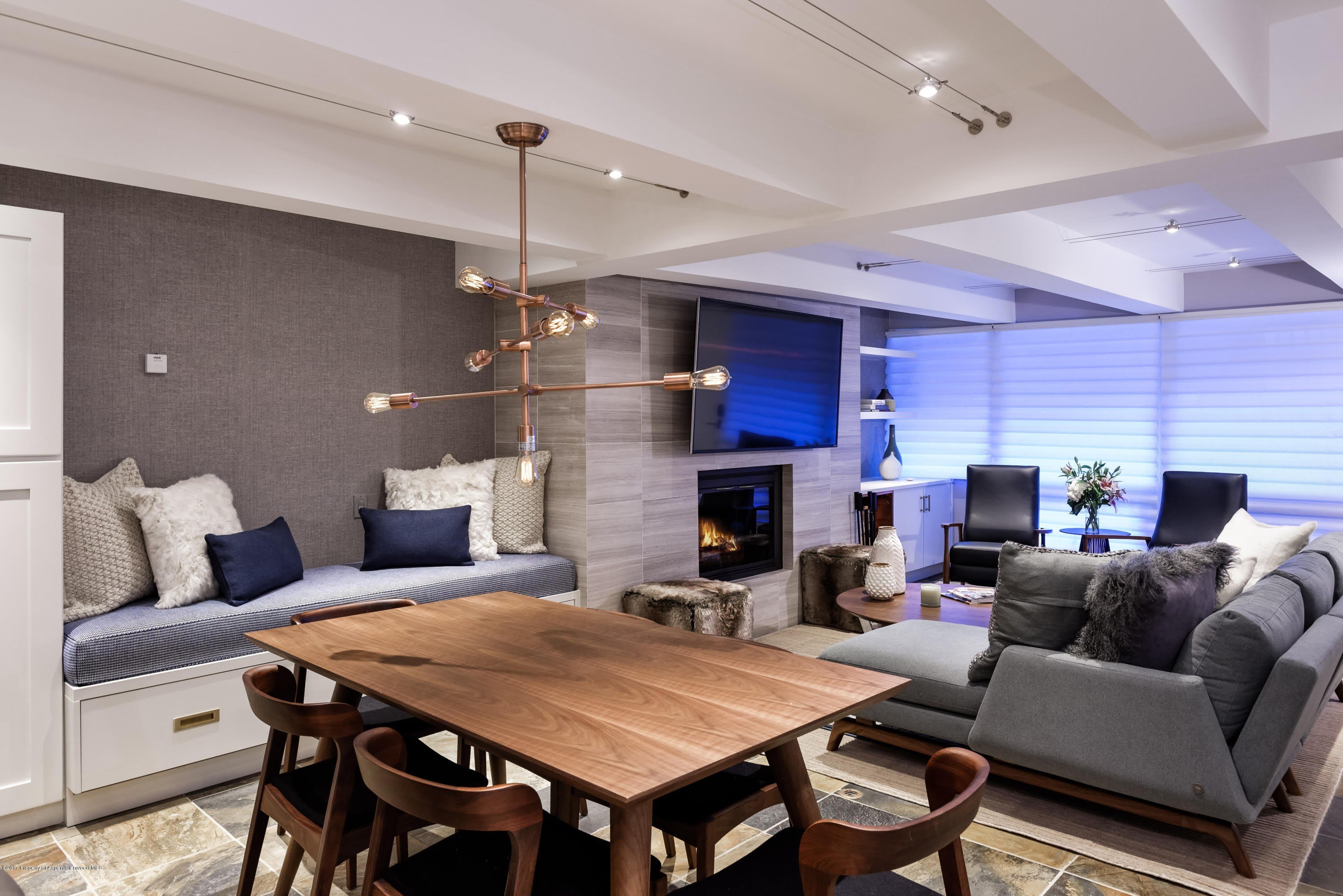 124 W Hyman Avenue – photo 4