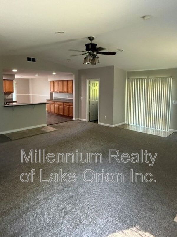 465 Trombley Dr – photo 4