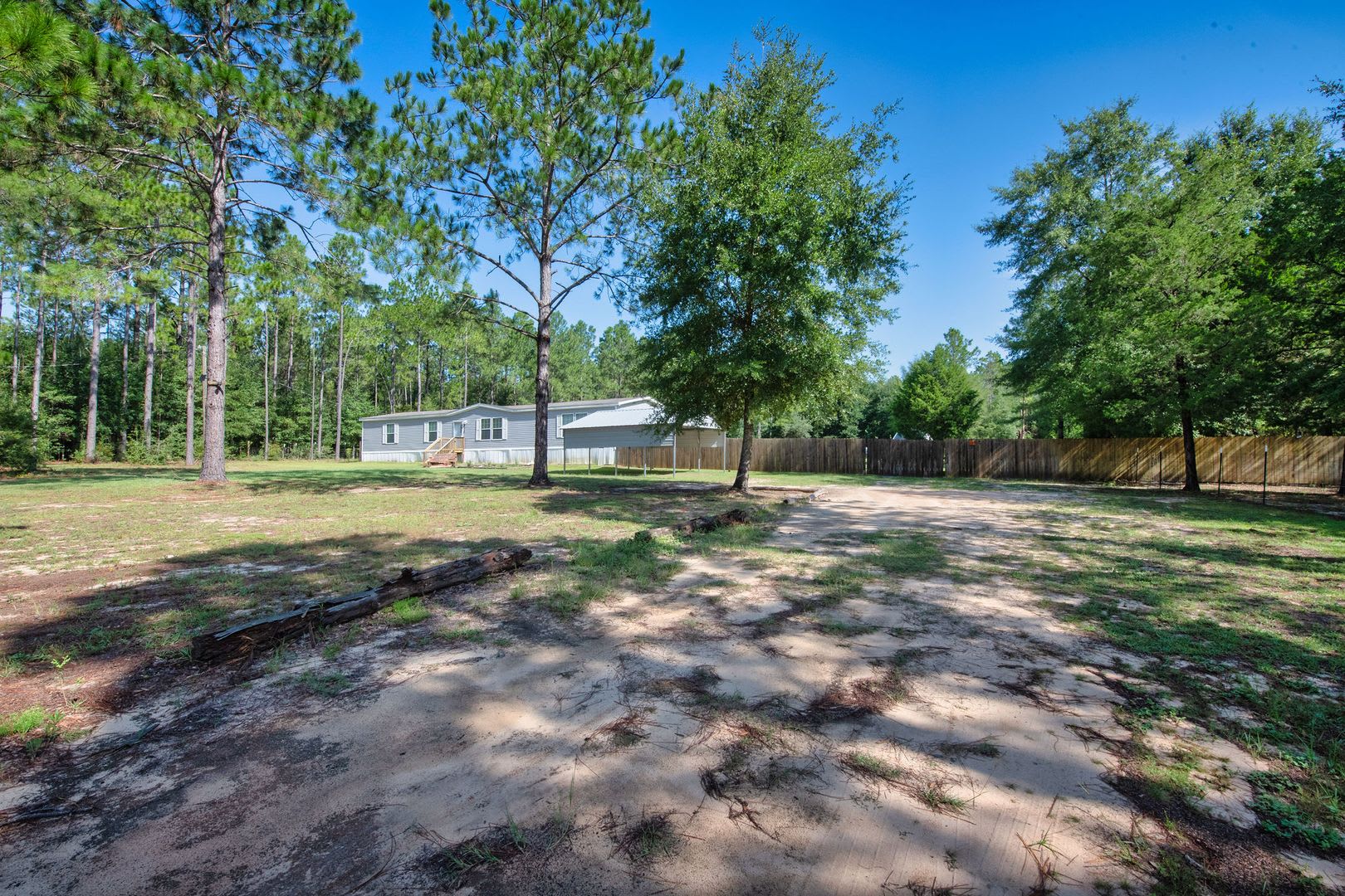 Spacious 5-Bedroom Home with Huge Fenced Yard in Milton! – photo 3