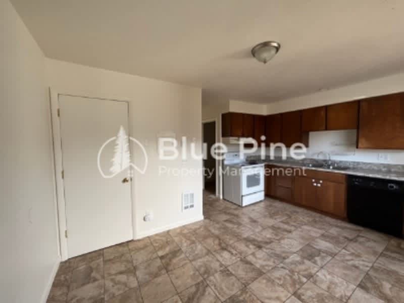 1475 South Emerson Avenue – photo 4