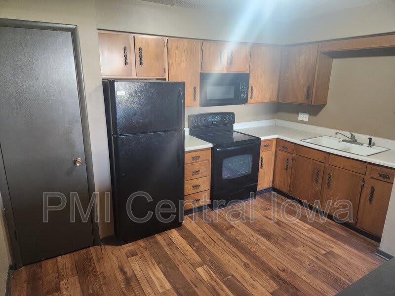 450 Laurel St – photo 5